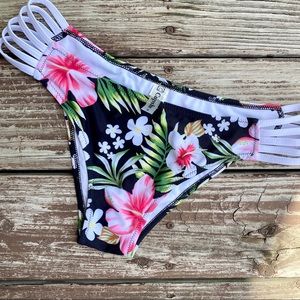Cupshe Bikini Bottoms | Black | S